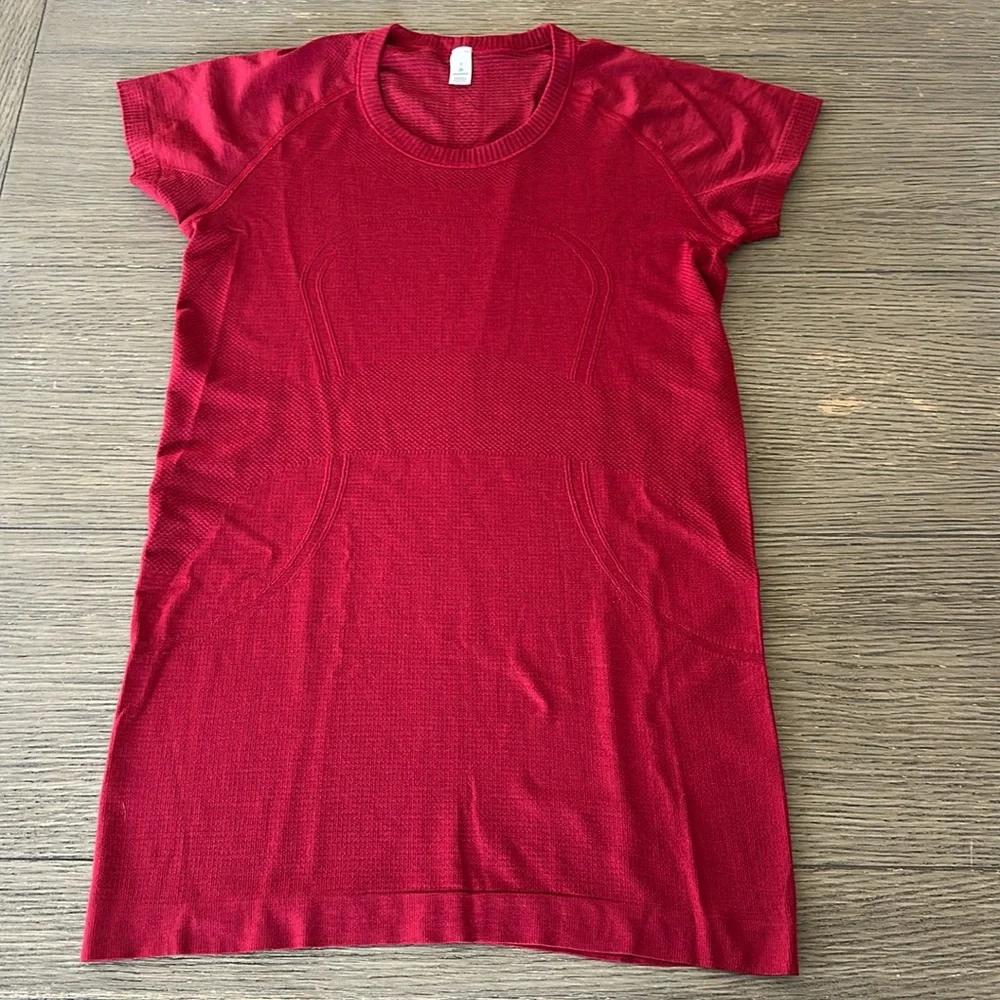 lululemon athletica Red Short Sleeve Tee